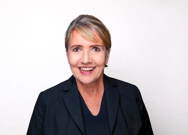 Simone Peter Dr. Simone Peter, Präsidentin des Bundesverbandes Erneuerbare Energien (BEE). Foto: Bundesverband Erneuerbare Energien (BEE)